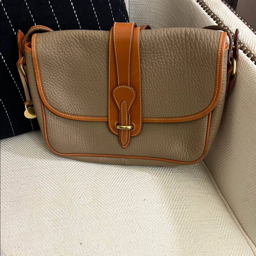 Vintage Dooney and Bourke Leather Shoulder Bag crossbody excellent condition
